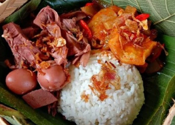 Surga Kuliner Tersembunyi di Bogor? Kuyy Cobain Cita Rasa Khas Gudeg Pawon Kayu