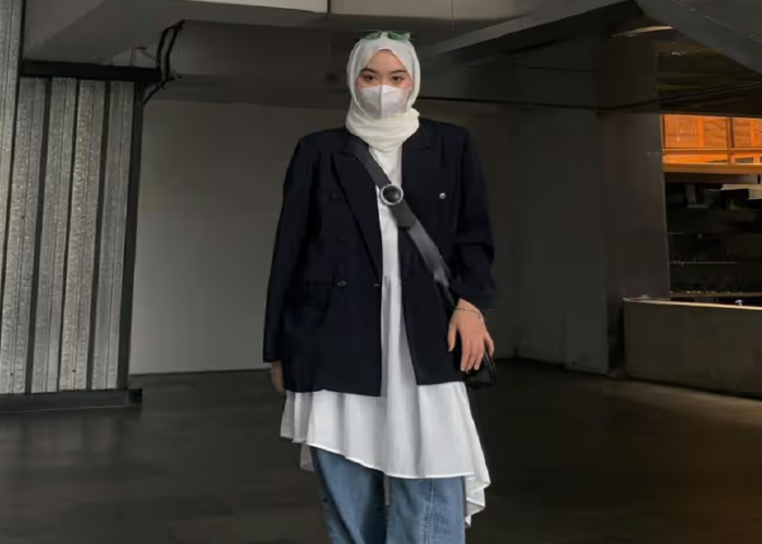 7 Ide OOTD Dress Over Jeans Wanita Kece dan Playful untuk Tampilan Anti Mainstream, Cek Disini