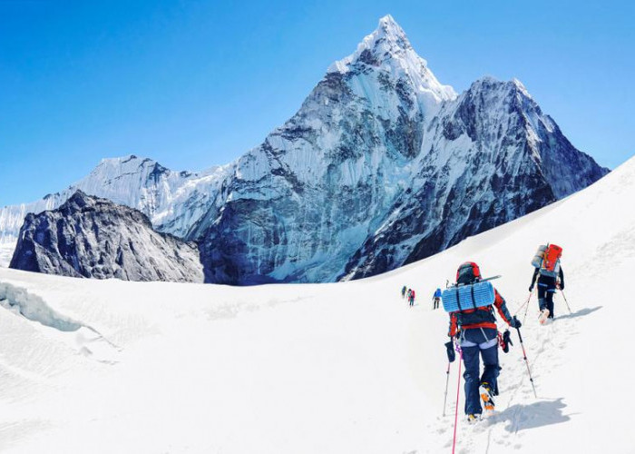  Gunung Everest: Puncak Tertinggi di Dunia yang Memikat Jiwa Pendaki