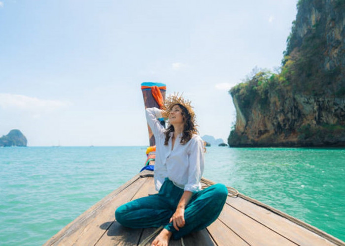 Trendi, Simpel dan Nyaman, Inilah Rekomendasi OOTD Hangout Wanita dengan Blouse Premium