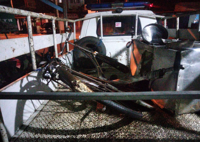Pesepeda Ontel Ditabrak Mobil di Jalan Parangtritis Bantul, Korban Dilarikan ke RSUD Panembahan Senopati