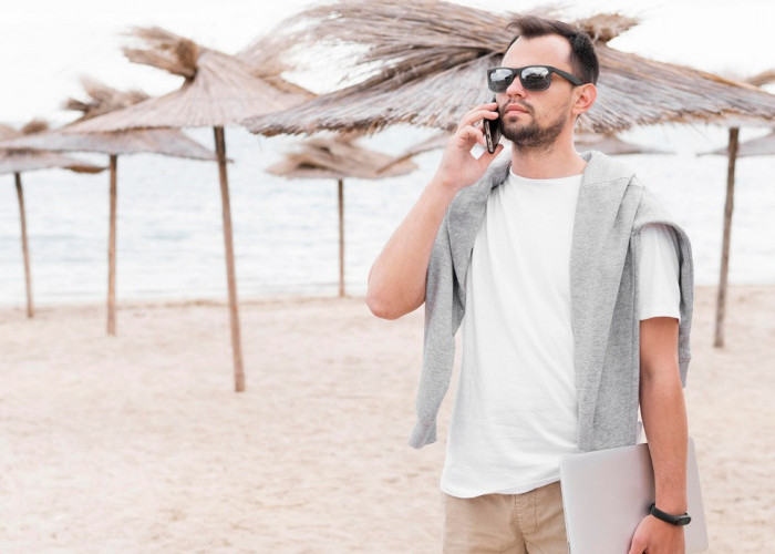 7 Ide Outfit Pantai Terbaik untuk Pria di Tahun 2025, Cek Daftar Lengkapnya Disini
