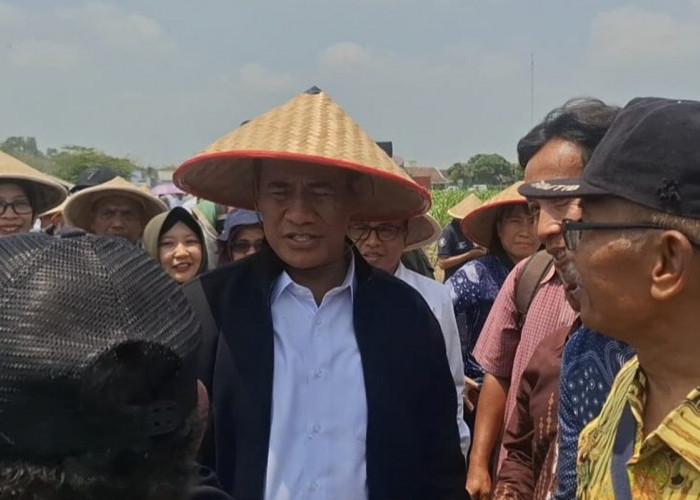 Mentan Amran Sebut Stok Beras 4,5 Juta Ton, Target Kedelai UGM Bisa Diperluas hingga 5.000 Hektare