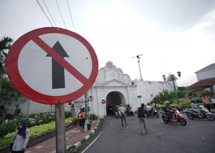 Dilakukan Bertahap, Uji Coba Lalu Lintas Satu Arah di Plengkung Nirbaya Dimulai