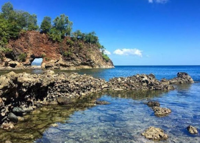 Pesona Wisata Terbaru 2024 Pantai Pintu Kota, Surganya Pariwisata Maluku