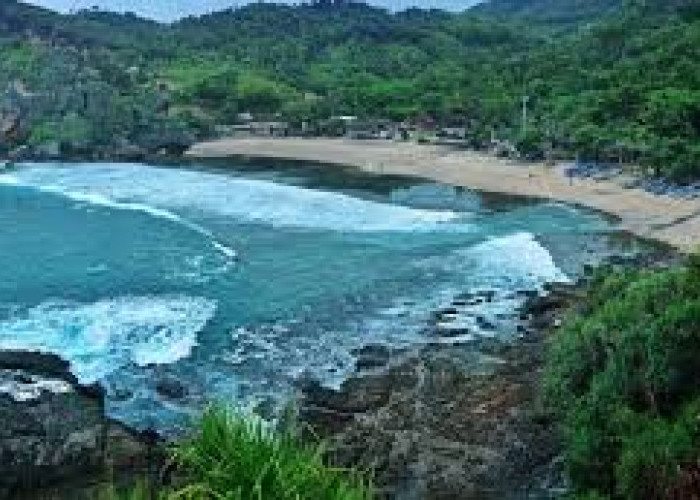 Wisata Awal Tahun Pantai Siung Gunungkidul, Pesona Laut Eksotis di Balik Tebing Raksasa