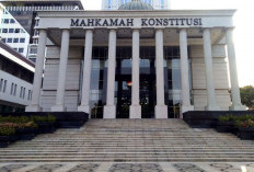 Mantan Wamenkumham Era SBY, Denny Indrayana, lakukan Gugatan Ke MK tentang  Syarat Pendidikan Gibran