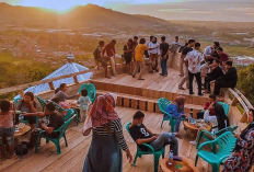 Pesona Bukit Nobita Padang Favorit Anak Muda untuk Bersantai, Berburu Sunset