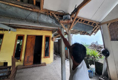 Meskipun PLN Byar Pet, Warga Gunungkidul Ini Anteng Penuhi Pasokan Listrik dengan Panel Surya dan Aki Bekas