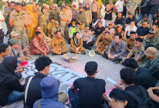 Ajak Mahasiswa Pendemo Duduk Bareng, Bupati Paramitha Siap Terima Saran dan Kritik Demi Kemajuan Brebes