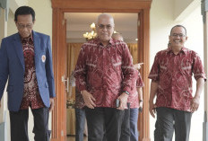 PWI DIY Dilantik di Kepatihan, Sri Sultan Minta Kajian Akademik Grha Pers Pancasila