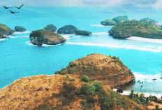 Keindahan Eksotisme Pantai Watukarung, Surga Peselancar Dunia di Pesisir Selatan Jawa