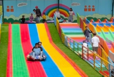Keseruan Rainbow Slide Kemuning Sky Hills Karanganyar, Wahana Hits Cuma Rp20 Ribuan