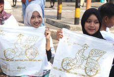 Rayakan Hari Batik Nasional 2026, Ribuan Warga Membatik Bersama di Malioboro Jogja
