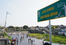Reresik Kali Code di Yogyakarta, Santri Turun Langsung Bersihkan Lingkungan Sungai