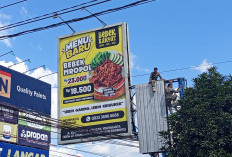 Jelang HUT RI, Satpol PP Sleman Tertibkan Reklame Kedaluwarsa dan Atribut Partai