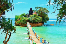 Eksplorasi Keindahan Pantai Balekambang Malang, Pura Amarta Jati Ala Tanah Lot Bali 