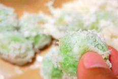 Menelusuri Jejak Manis Klepon Legendaris di Pulau Dewata