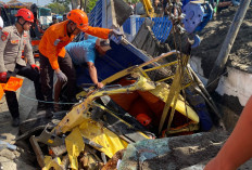 Hantam Pembatas Jalan hingga Kabin Ringsek, Dua Penumpang Truk di Magelang Lolos dari Maut
