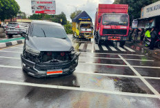 Kronologi Kecelakaan Truk di Depan RS Bhayangkara, Dua Orang Terluka 