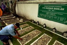 Tradisi Sambut Ramadan, Ratusan Warga Bersih-Bersih Makam Pendiri Muhammadiyah