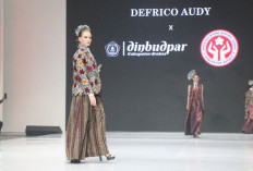 Bupati Paramitha Deg-degan Saat Catwalk di JFW 2026, Pamer Batik Khas Brebes