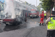 Usai Isi Pertalite, Mobil Merah Marun Terbakar di Mantrijeron Jogja