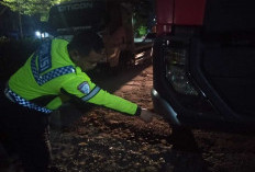 Satu Manuver di Ring Road Utara Sleman Berujung Maut, Motor Hantam Truk Wing Box