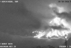 Dini Hari Merapi Alami Guguran Lava 2,5 Kilometer ke Kali Boyong, Pagi Berangsur Stabil