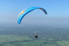 Terbang di Atas Menoreh, Wisata Tandem Paralayang Giri Sembung Jadi Magnet Baru Kulon Progo