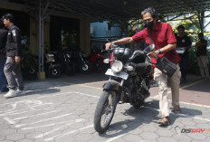 Pencuri Motor Klasik Tertangkap Saat Dorong Motor Curian di Parkiran Toko Batik Jogja