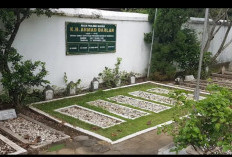 Pendiri Muhammadiyah Beristirahat dalam Kesederhanaan di Makam Karangkajen, Ditemani Lantunan Azan Lima Kali 
