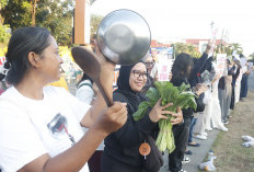 Aksi Liburan Tetap Melawan di UGM, Emak-emak Kritik MBG hingga Program Prioritas Pemerintah