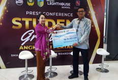 Bank Mandiri Taspen Serahkan Mesin Air Siap Minum ke SMA Dharma Wanita 1 Pare, Kampanye Go Green di Sekolah