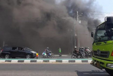 Supermarket Bangunan Trans Home Berbah Sleman Terbakar, Lalu Lintas Jogja-Solo Tersendat