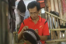 Merawat Tradisi dari Balecatur, Tangan Terampil Puji Raharjo Memproduksi Blangkon Jawa