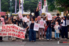 Aksi Ibu-ibu Berisik di Yogyakarta, Tolak Wacana Pajak Pembalut dan Singgung Karhutla