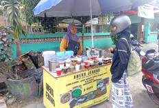 Dari Titip Jual hingga Buka Lapak Sendiri, Perjuangan Nia Menjaga Eksistensi Jenang Tradisional