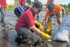 Bukan Cuma Plastik, Kerja Bakti di Sungai Code Gondomanan Temukan Kayu dan Batu Sisa Proyek Bangunan