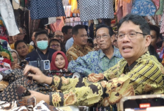 Menkeu Purbaya Kunjungi Pasar Beringharjo, Sebut Omzet Tembus Rp2 Triliun dan Daya Beli Masih Terjaga