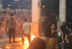 Suasana Malioboro Masih Ramai, Aksi di DPRD DIY Berujung Ricuh pada Malam Hari