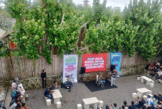 Roasting Guru Besar UGM, Zainal Arifin Bicara Kritik dan Profesionalisme