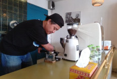 Meracik Kopi dan Kesetaraan: Kisah Cupable Coffee Sleman yang Dikelola Barista Disabilitas