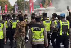 Demo HMI di Balai Kota Yogyakarta Sempat Ricuh, Hasto Wardoyo Temui Massa Bahas Krisis Sampah