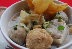 Menelusuri Tempat Makan Bakso Paling Melegenda dengan Cita Rasa Daging Sapi Asli, Harga Merakyat