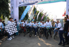 Paguyuban BUMD Brebes Gowes Sambil Bagi Sembako Hingga CKG, Meriahkan HUT Kemerdekaan RI ke-81