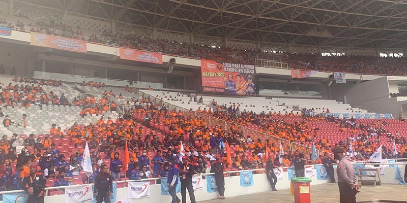 Lautan Buruh Banjiri Stadion Utama Gelora Bung Karno