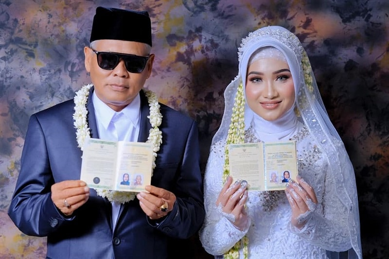 Kakek di Cirebon Nikahi Gadis 18 Tahun, Mas Kawinnya Bikin Kaget