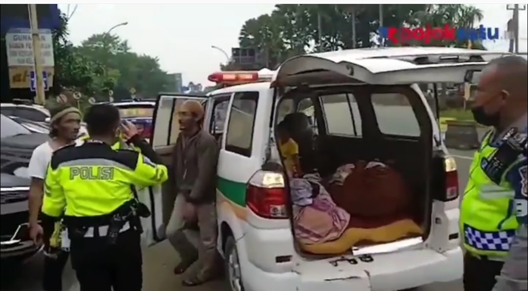 Ambulans Terobos One Way di Jalur Puncak Bukan Bawa Orang Sakit, Ternyata Angkut....
